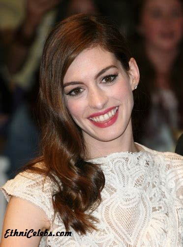 anne hathaway ethnic background.